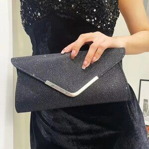 SPARKLING CLUTCH in Black